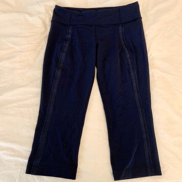 Lululemon Navy Blue Cropped Legging - Picture 1 of 5